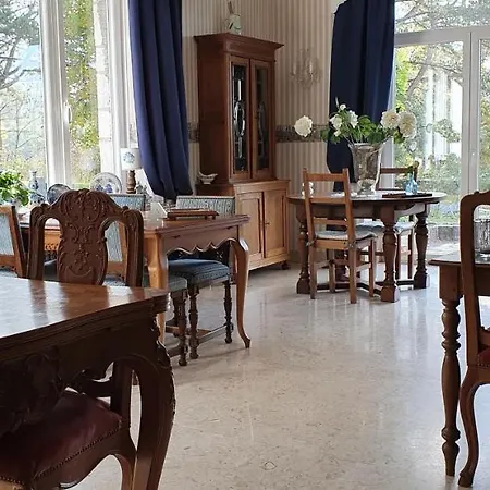 Couette-café Les Buissonnets De Longchamps 3*