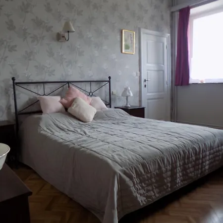 Les Buissonnets De Longchamps Couette-café 3*