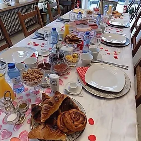 Couette-café Les Buissonnets De Longchamps 3*